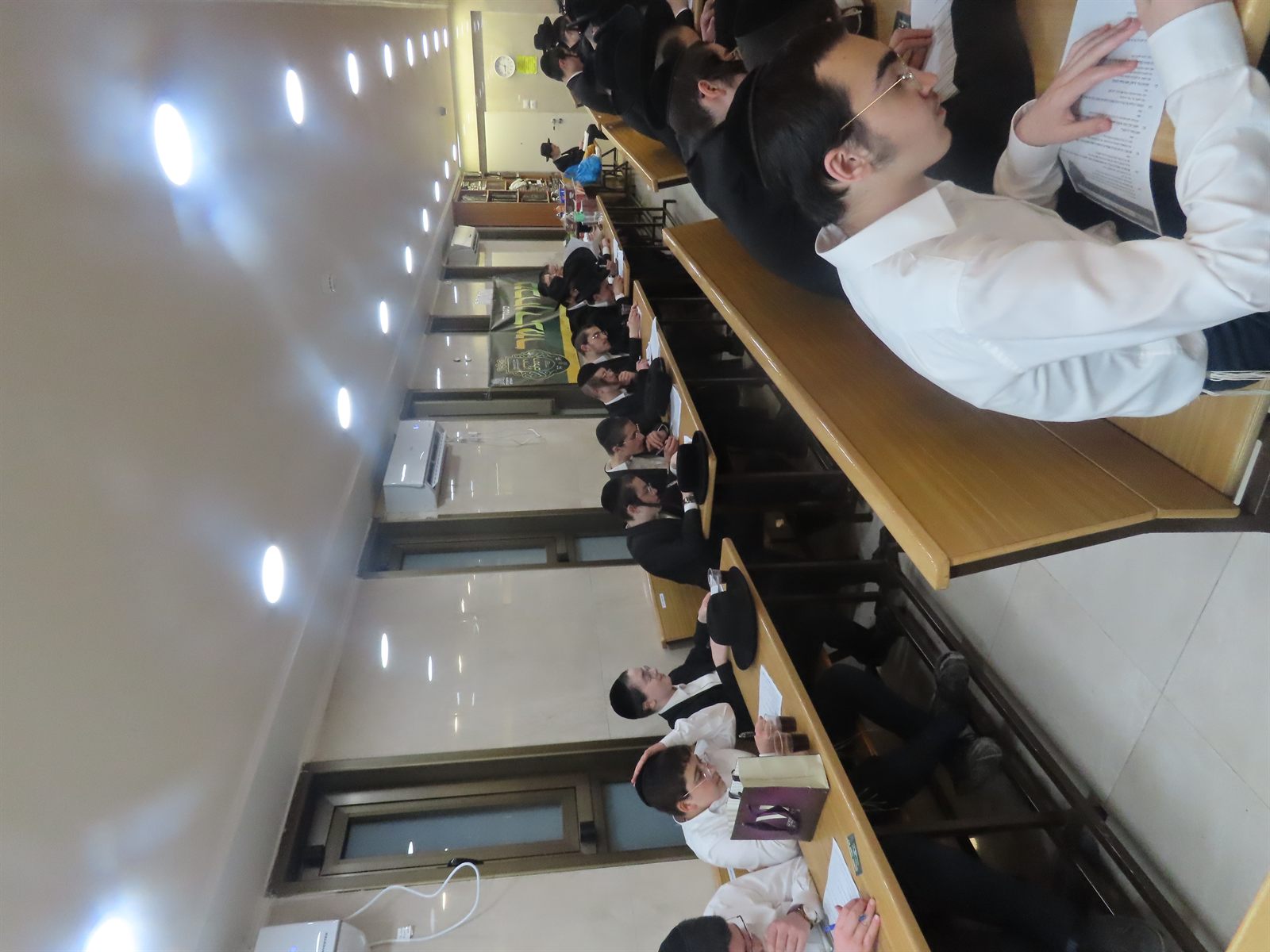 סמא דחיי — בחורי ישיבות בשיעורי שמירת הלשון